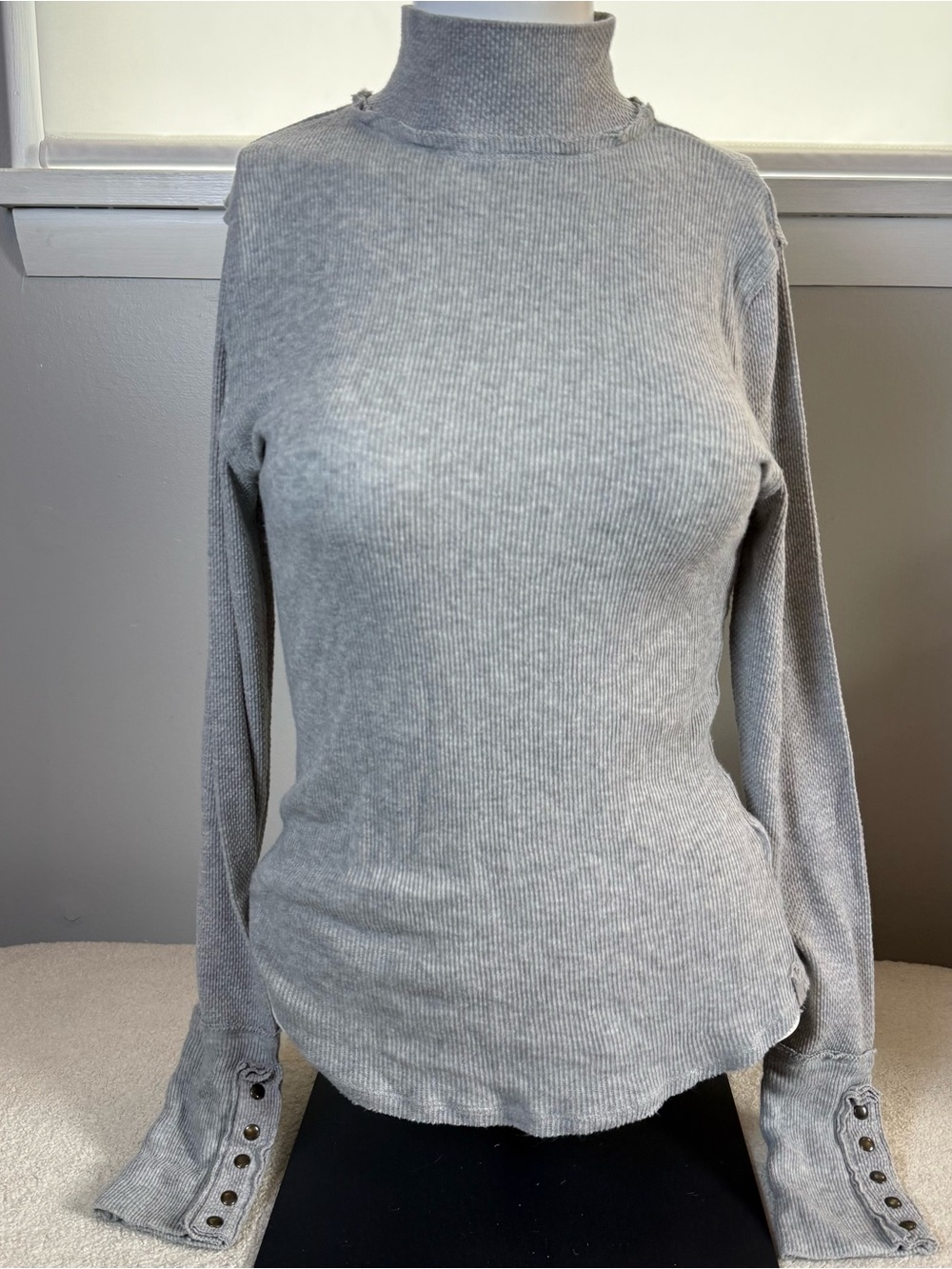 We The Free Gray Stretch Ribbed Long Sleeve Exposed Seams Edgy Top Size Large